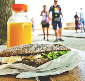 How Travel Nurses Can Maintain a Healthy and Affordable Diet