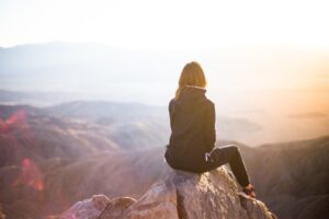 between travel nurse contracts