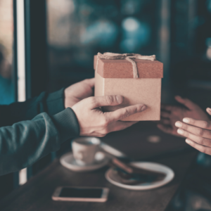 Holiday Gift Guide for Travel Nurses